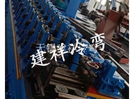 护栏板设备定期的保养维护是不可缺少的环节之一