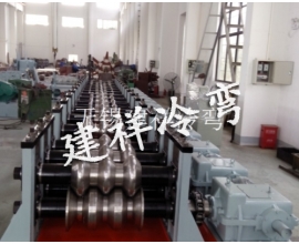 三波护栏板成型机设备