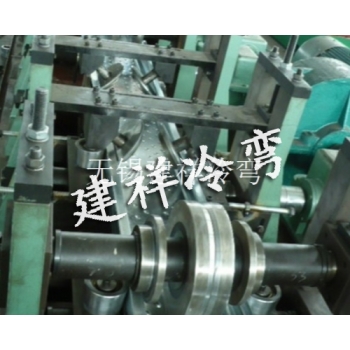 脚踏板成型生产线 1.JPG